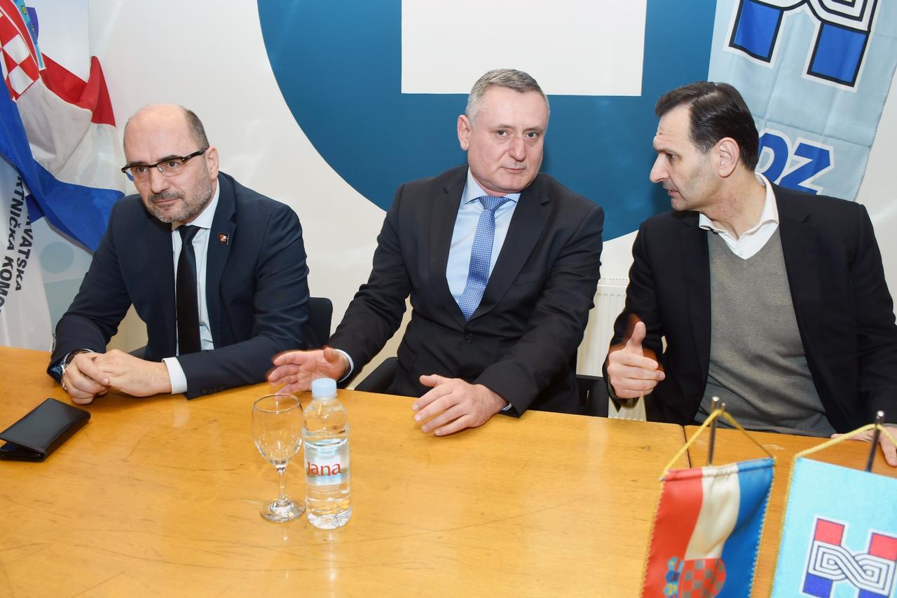 Miro Kovač, Ivan Penava i Davor Ivo Stier održali zajedničku konferenciju za medije u vezi s unutarstranačkim izborima