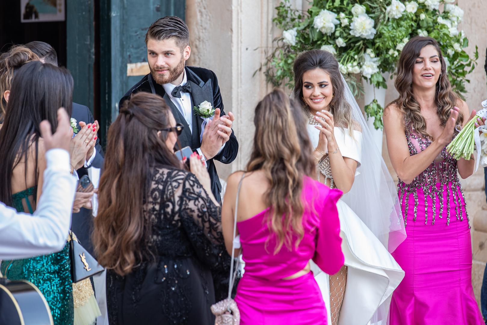 Nogometaš Duje Ćaleta-Car i pravnica Adriana Đurđević drugi put su se vjenčali 04. lipnja 2022. u crkvi sv. Ignacija u Dubrovniku, godinu nakon građanske ceremonije. Slavlje na tvrđavi Revelin bilo je zvjezdano, a poseban gost bio je njihov sin Mauro. Ovaj događaj privukao je veliku medijsku pažnju, s impresivnom listom uzvanika.