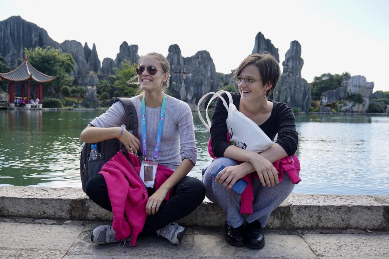 JANA KLARIĆ I PAULA DOMJANOVIĆ učenice zagrebačke XV. gimnazije koje su prošle godine bile na natjecanju “Kineski most” u Kini
