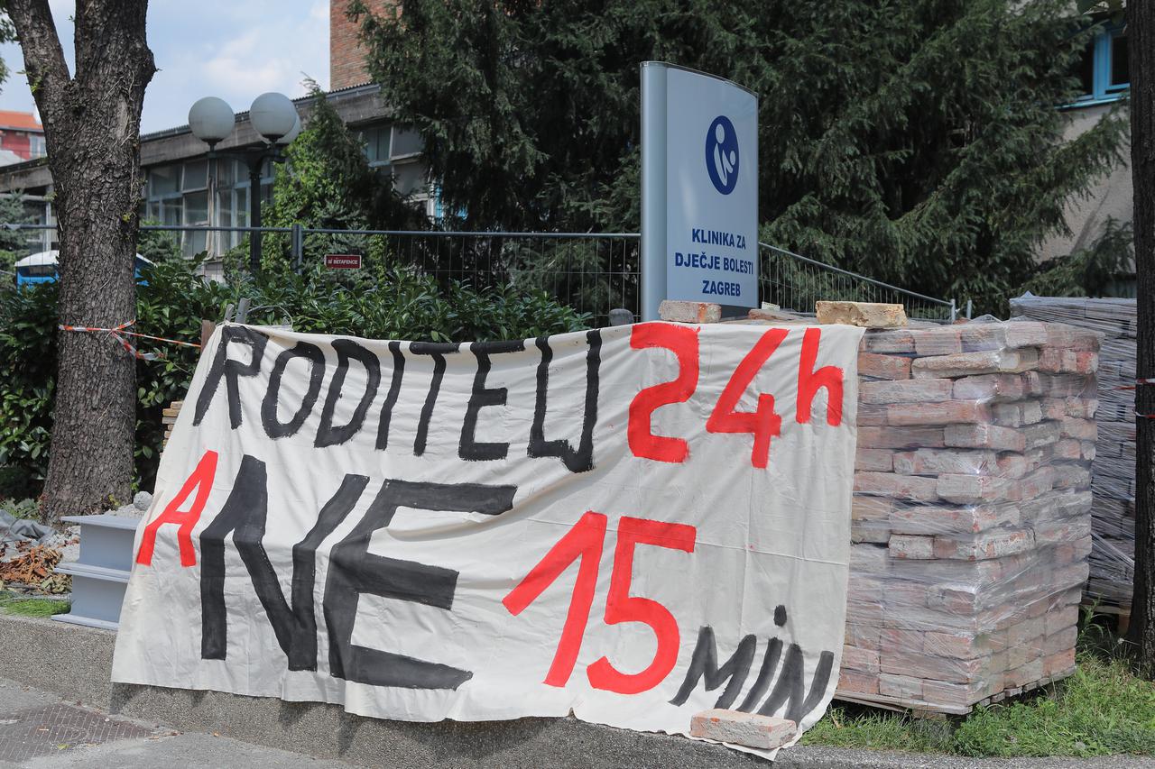 Zagreb: Drugi dan prosvjeda ispred dječje bolnice u Klaićevoj ulici