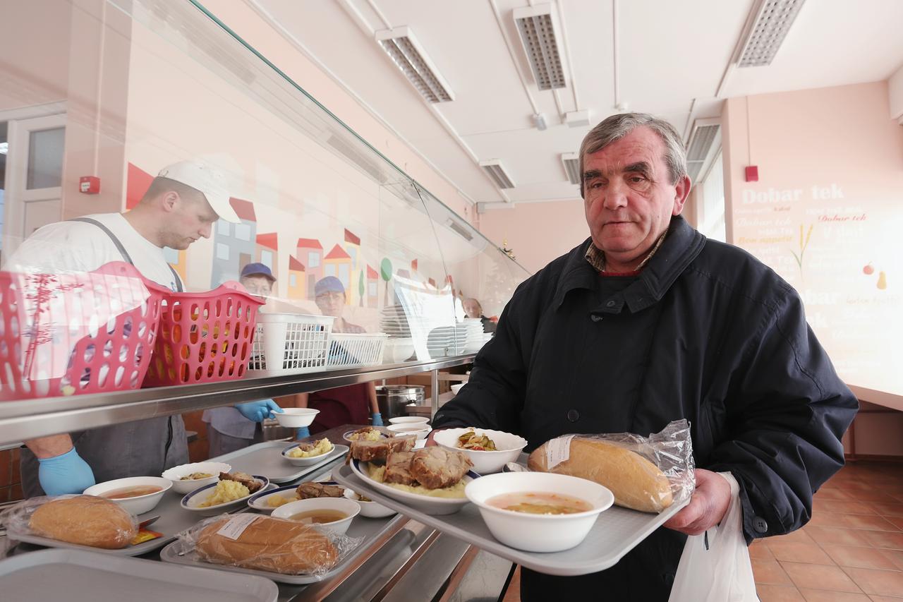 31.12.2014., Zagreb - Prica sa korisnicima pucke kuhinje u Branimirovoj 35, njihove zelje i planovi za 2015. godinu. Korisnik blagovaone Jozo Djak.  Photo: Tomislav Miletic/PIXSELL