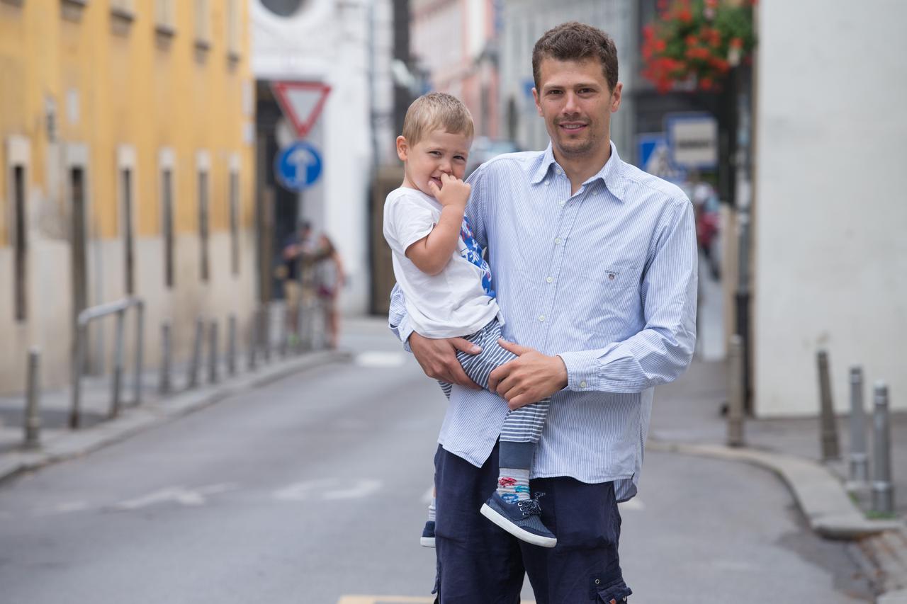 19.08.2016., Zagreb -  Habdeliceva ulica - najkraca ulica na Gornjem gradu dobila je ime po isusovcu, knjizevniku i leksikografu Juraju Habdelicu. Aleksandar Marjanovic Kavanagh, stanar u kuci na broju 2.  Photo: Davor Puklavec/PIXSELL