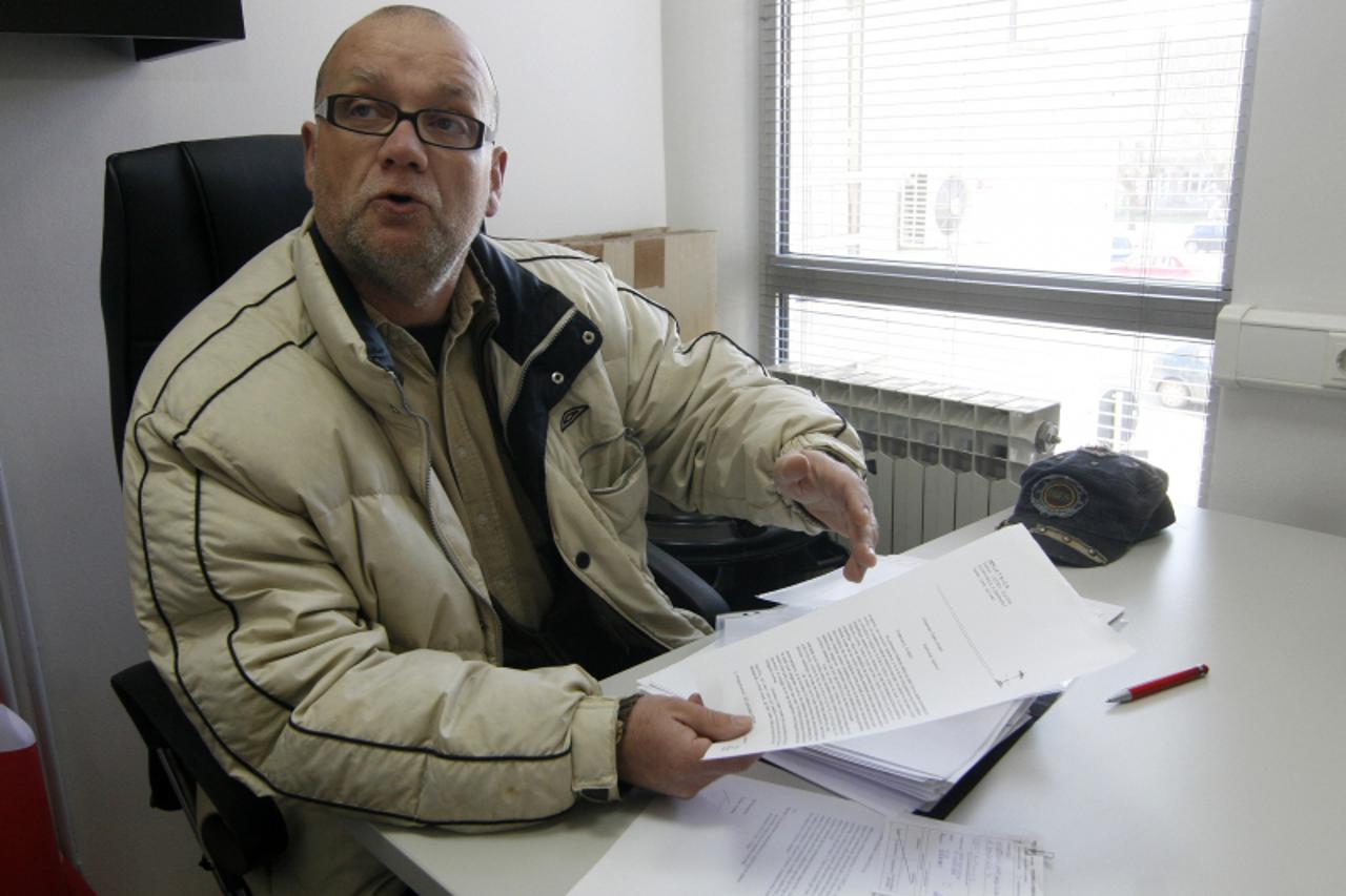 '29.11.2010., Koprivnica - Zeljko Arcabic tuzi Hrvatsku odvjetnicku komoru i Hrvatsku osiguravajucu kucu. Photo: Marijan Susenj/PIXSELL'