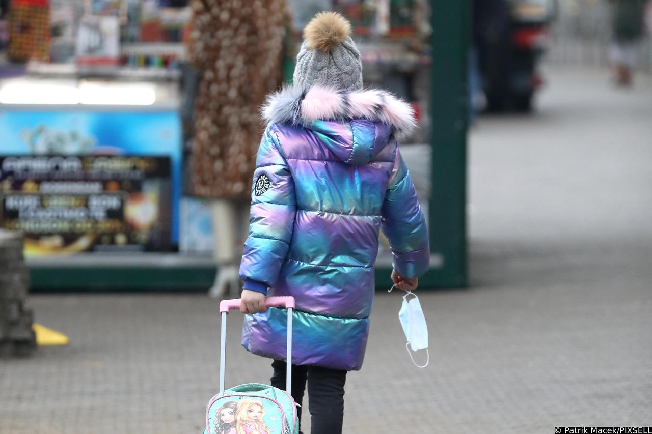 Zagreb: Djeca i dalje idu u školu po starom režimu borbe protiv epidemije