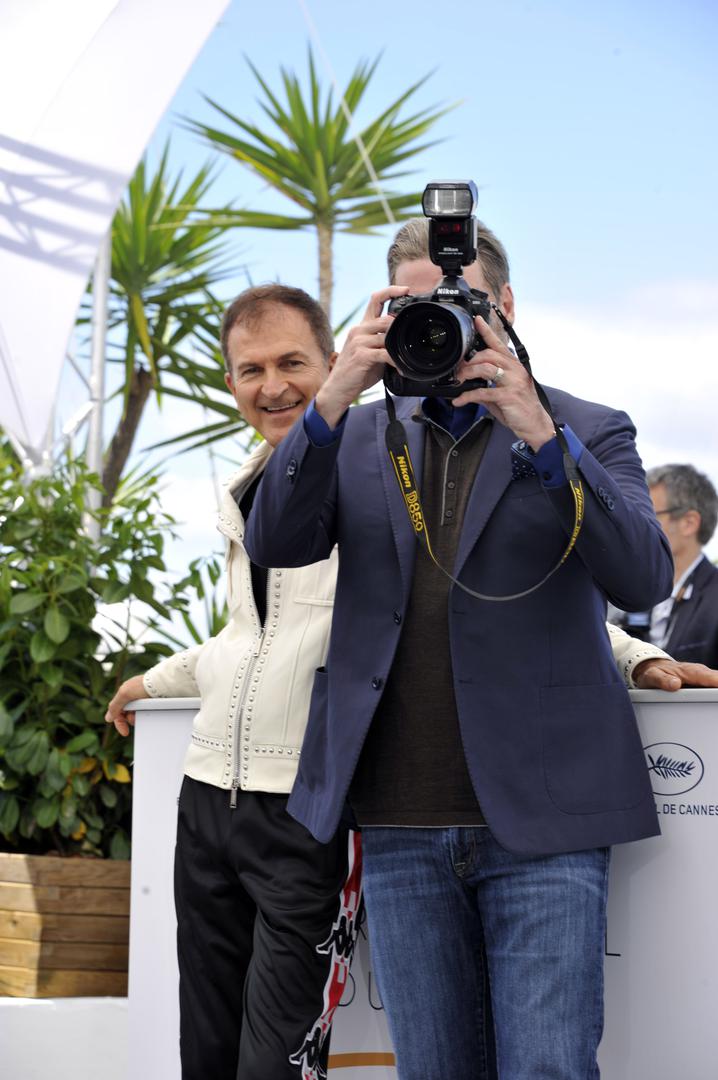 Čak je neke i sam pokušao slikati.