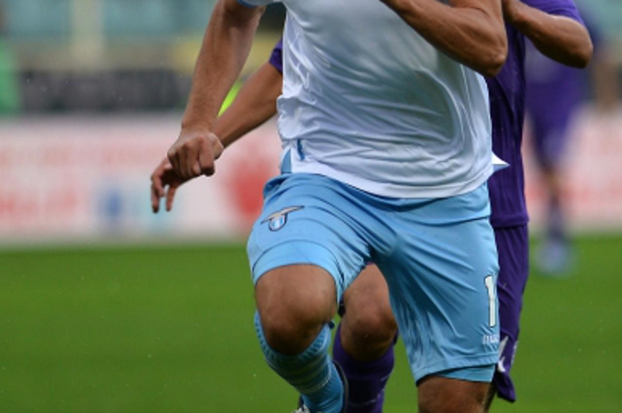'Lazio\'s German forward Miroslav Klose runs with the ball during the Italian Serie A football match between Fiorentina and Lazio on October 28, 2012 at the Artemio Franchi stadium in Florence.  AFP P