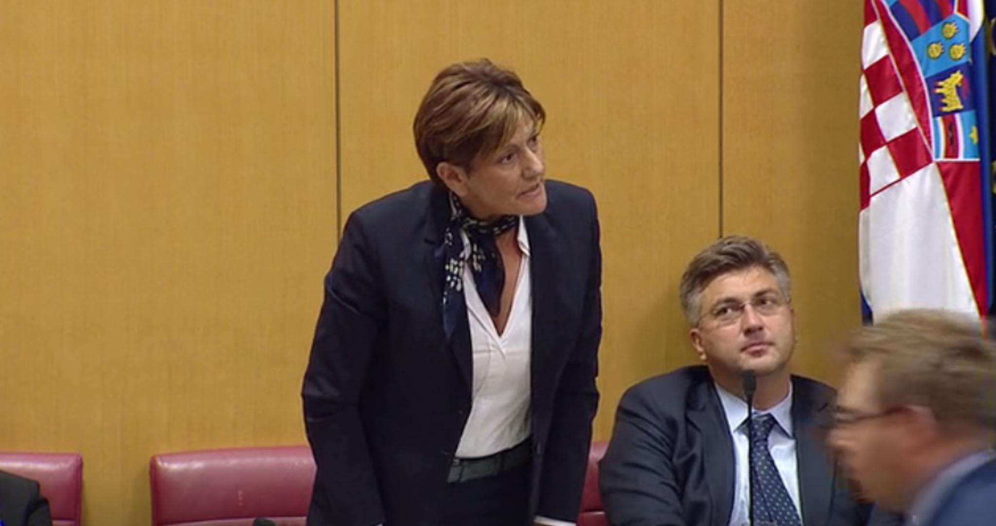 Predsjednik Sabora Gordan Jandroković pozvao ju je da se smiri.