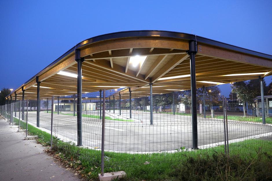 Iako nikad otvorena, tržnica Dubec osvijetljena je svake noći