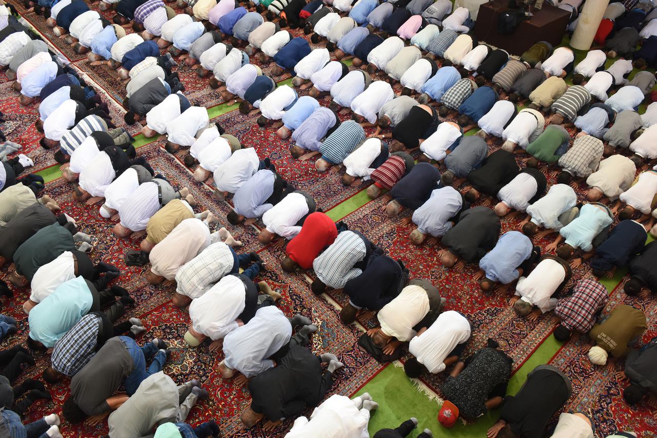 Islamska zajednica traži da im se omogući i zajednička molitva petkom