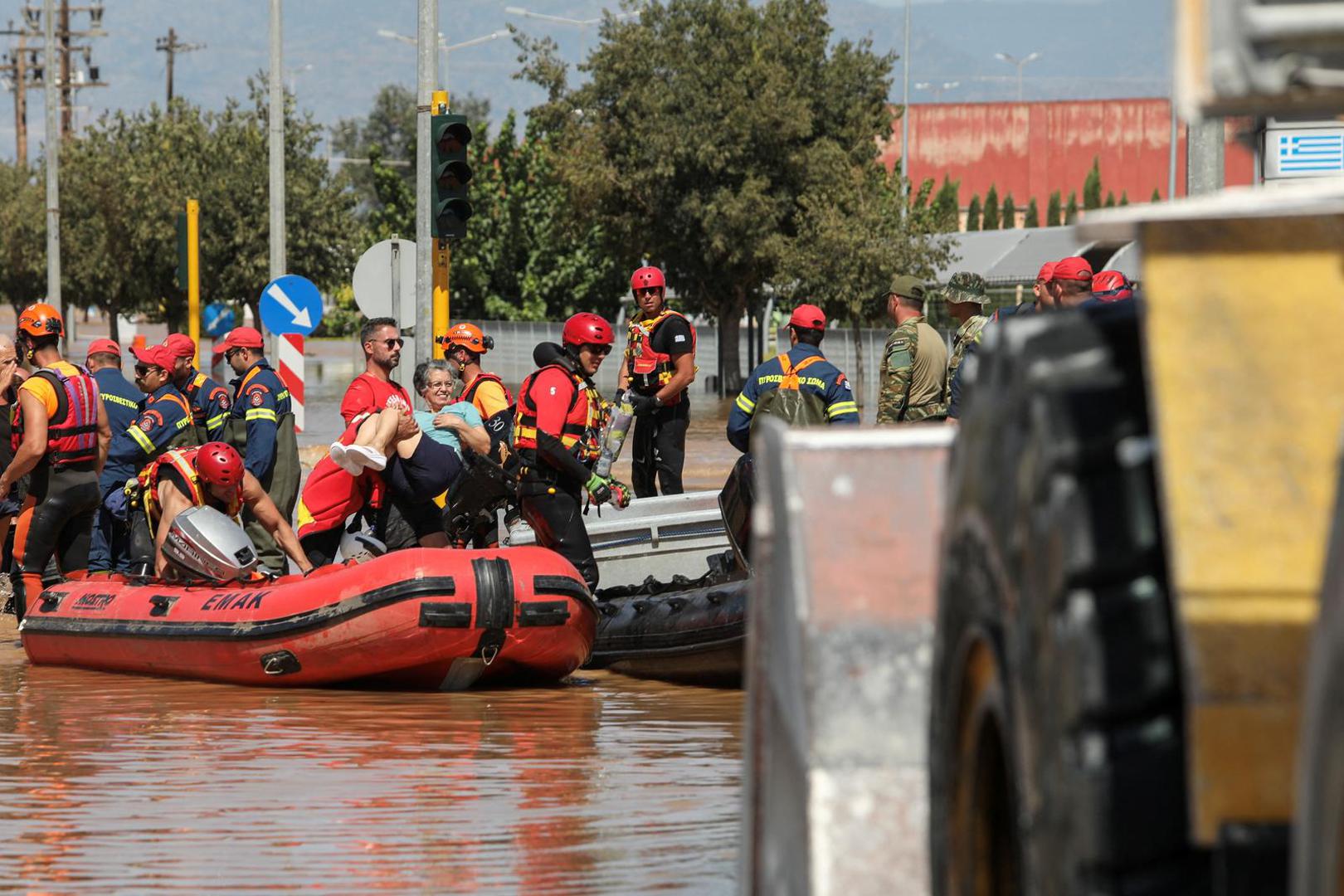 Locals are evacuated on an excavator from a flooded area, in the aftermath of Storm Daniel, in Larissa, Greece, September 10, 2023. REUTERS/Elias Marcou Photo: ELIAS MARCOU/REUTERS