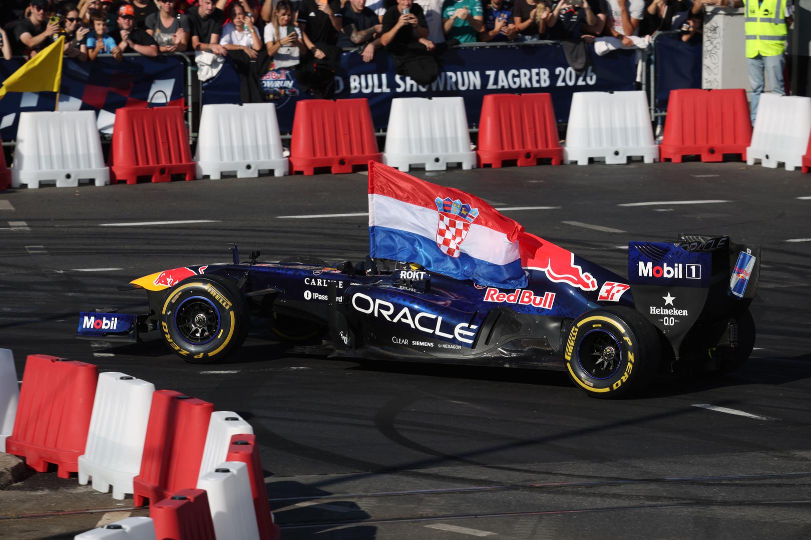 Iako su Zagrebom jurili bolidi i druga moćna vozila, ne treba ga shvaćati kao klasičnu automobilsku utrku. Showrun je prije svega zabavni događaj zamišljen kako bi se vrhunski oktanski sport približio publici u gradovima koji nemaju vlastitu stazu za utrke Formule 1.