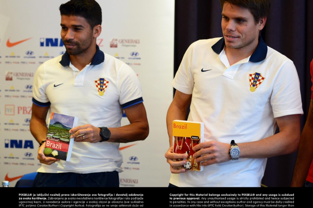 '04.09.2013., Zagreb - U prostorijama Hrvatskog nogometnog saveza u hotelu Hilton odrzana je tiskovna konferencija hrvatske nogometne reprezentacije . Eduardo da Silva i Ognjen Vukojevic. Photo: Marko