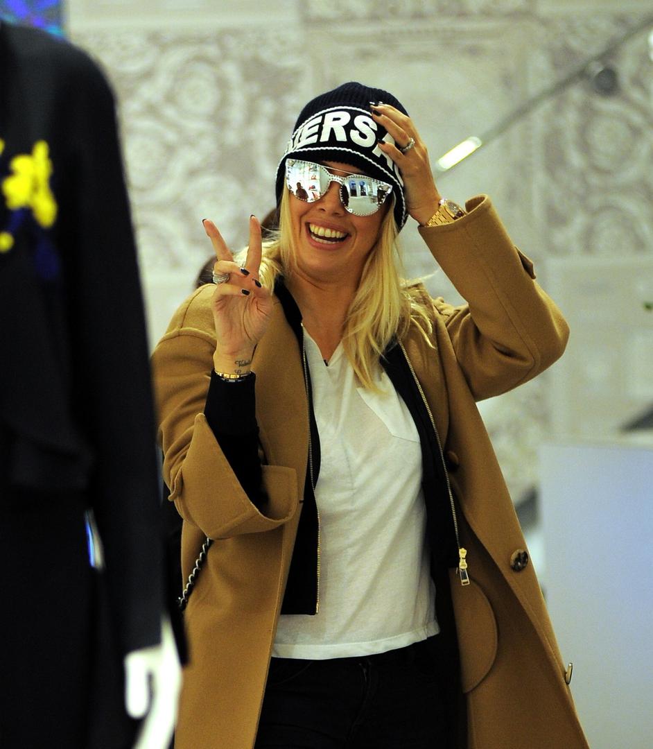 Icardijev tim navodno ima dokaze o Wandinoj nevjeri s trojicom muškaraca, među njima nogometašem Keitom Baldéom i pjevačem L-Ganteom. Također se pokušava osporiti predbračni ugovor.