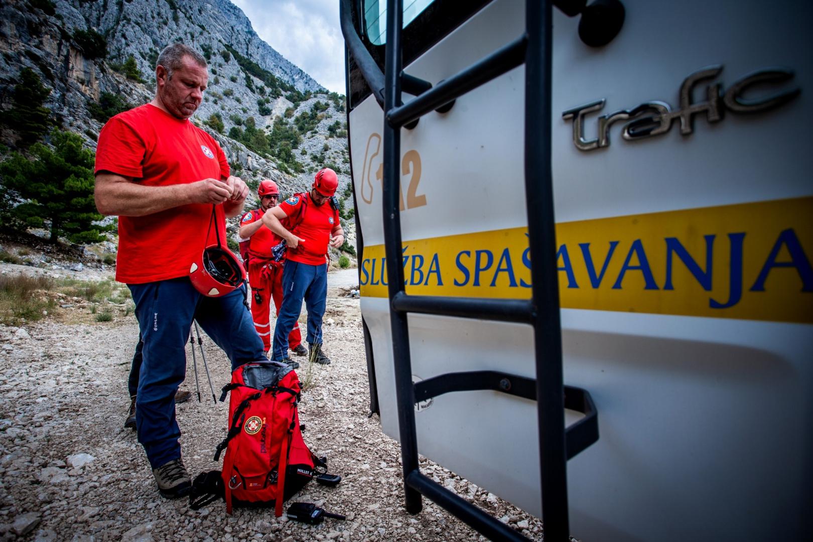 04.08.2020., Makarska - Preko dvjesto clanova HGSS-a vec peti dan traga za Poljakom koji je nestao na Biokovu na najnepristupacnijem podrucju te planine, s liticama visine i do 500 metara.Angazirano je i sest bespilotnih letjelica, tri potrazna tima s psima, kao i helikopter HRZ-a, te brojna lovacka i planinarska drustva koja su se dobrovoljno javila i ponudila pomoc.Photo: Milan Sabic/PIXSELL