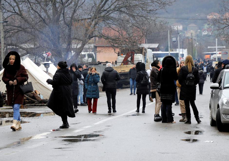 Kosovo Serbs block the road near the village of Rudine