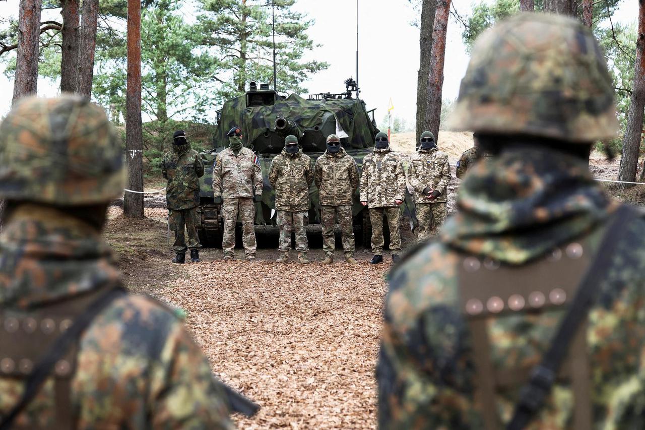 FILE PHOTO: German Defence Minister Pistorius and German President Steinmeier visit Ukrainians undergoing Leopard tank training in Klietz