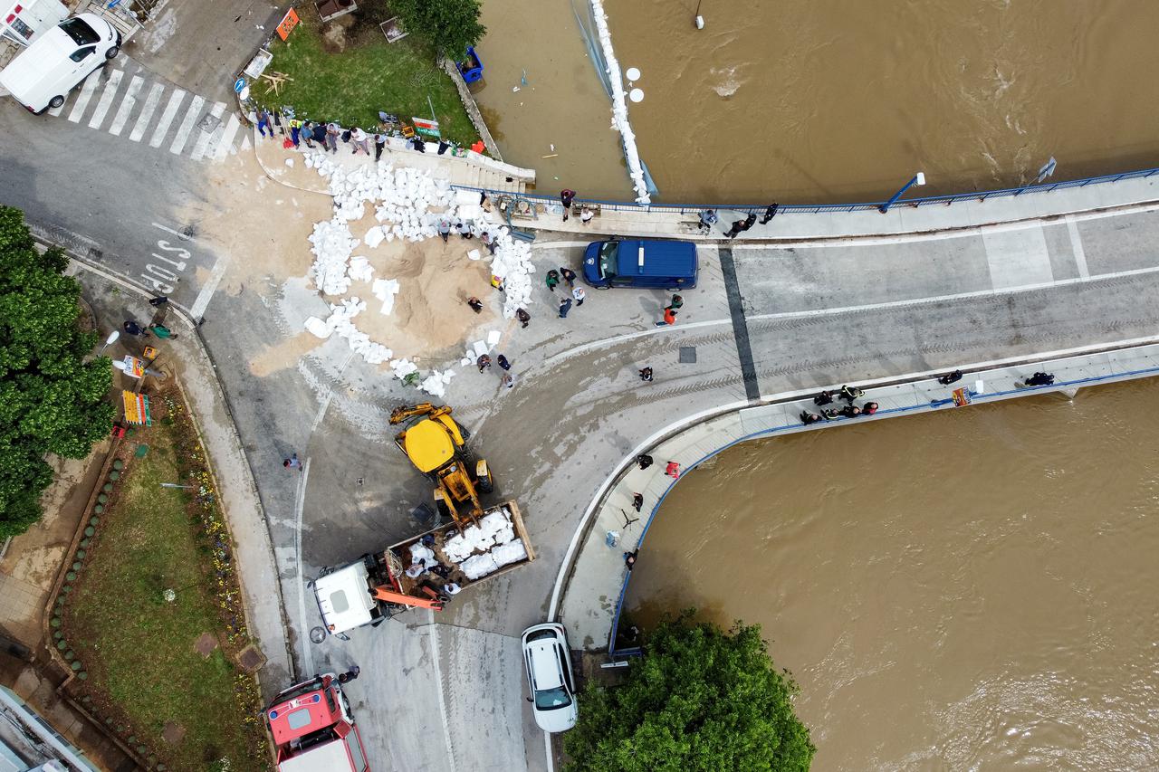 Pogled iz zraka na poplavljeni Obrovac