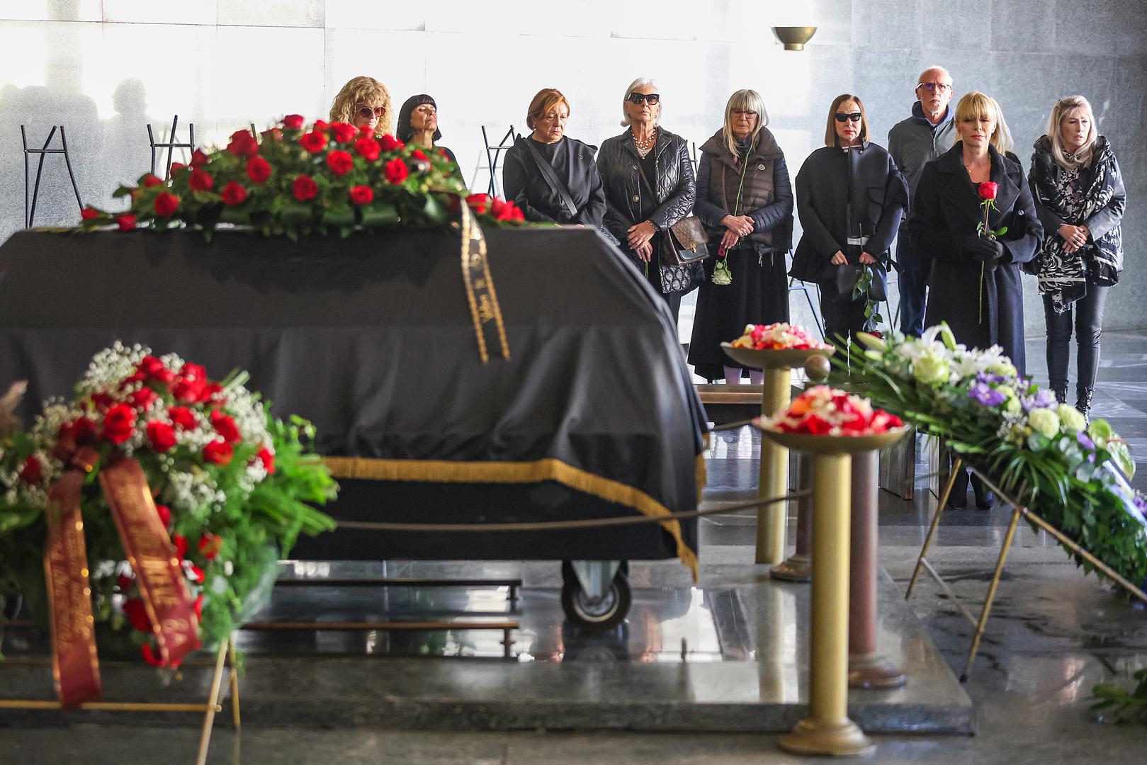Danas je, 7. listopada održan posljednji ispraćaj poznatog fotografa Ivana Balića Cobre na zagrebačkom Mirogoju na krematoriju.