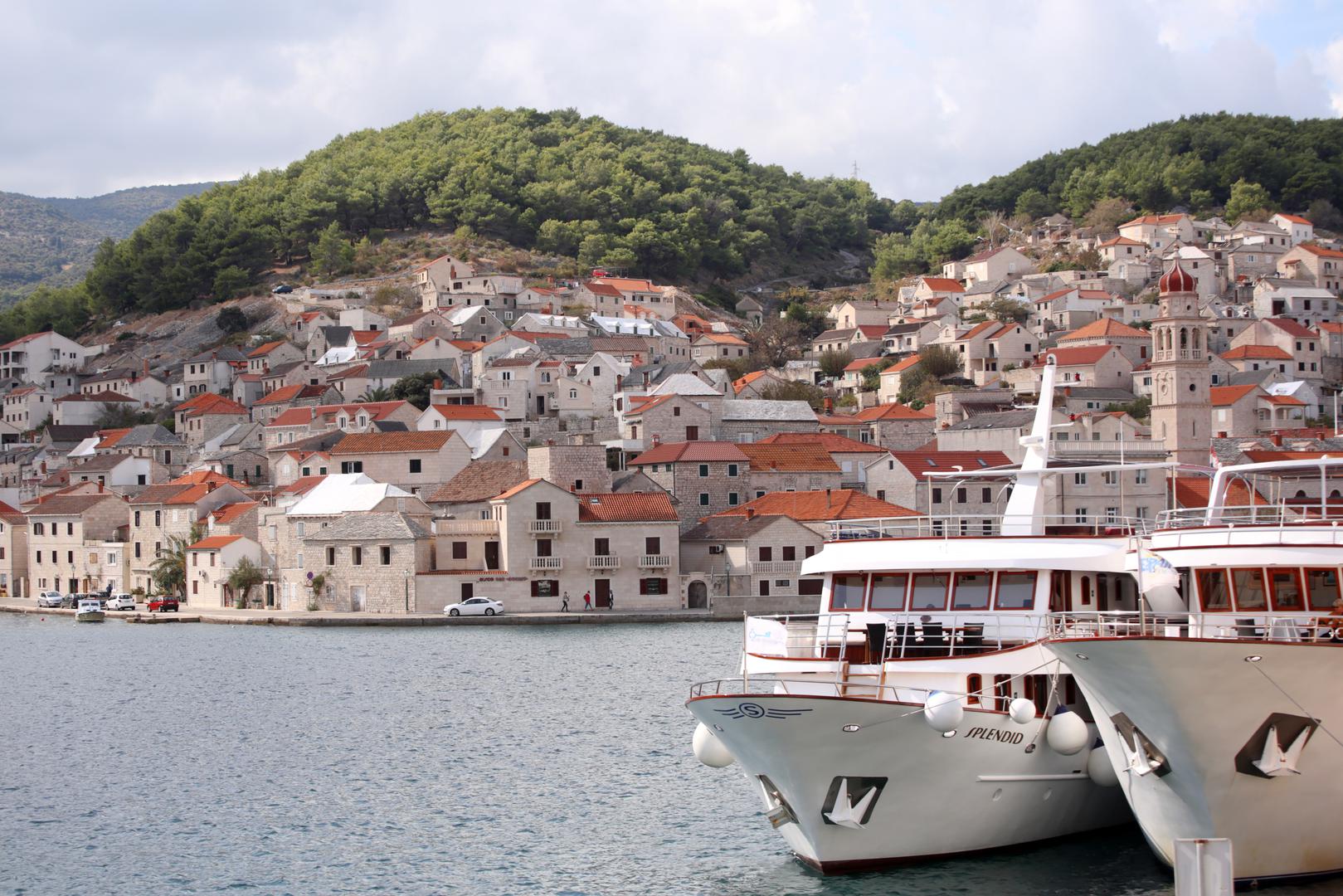 Brač: Svaki od ovih gradova predivan je na svoj način, a u galeriji možete pogledati neke od najljepših fotografija naših gradova i pojedinih prirodnih ljepota. 