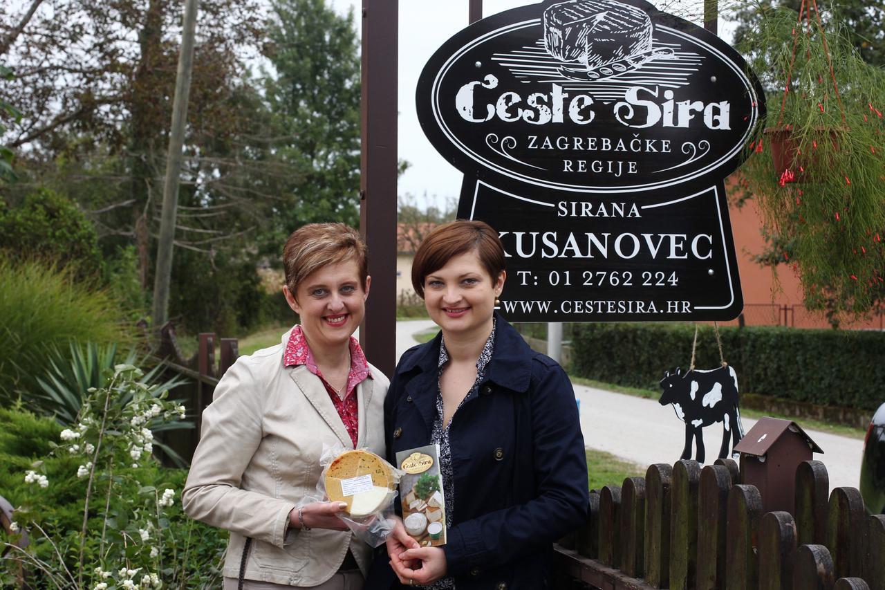 29.09.2015., Zagreb - Svecano otvorenje Ceste sira zagrebacke regije na obiteljskom gospodarstvu u Kusanovcu. Ceste sira projekt je koji je realizirala udruga Sirek u suradnji sa Zagrebackom zupanijom i Gradom Zagrebom, a okuplja 12 mini sirana s podrucja