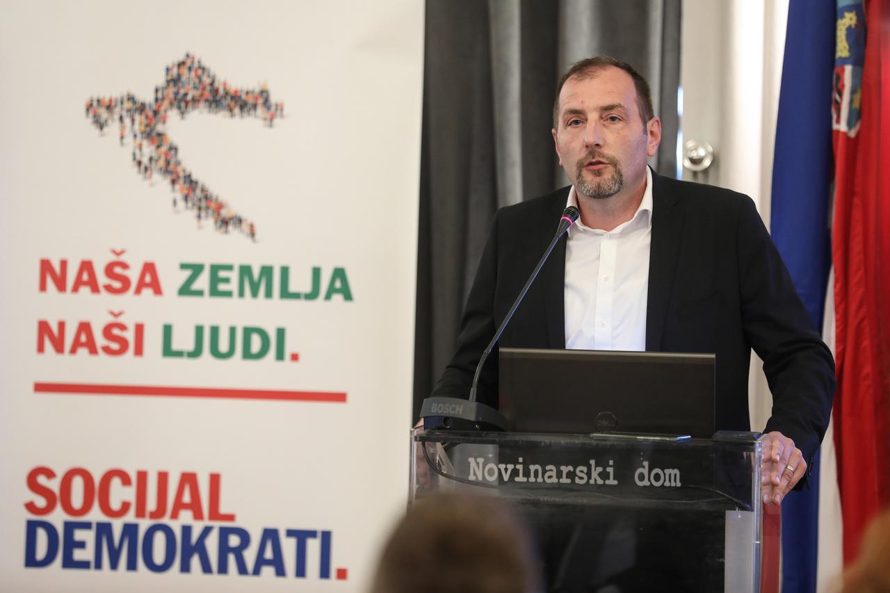 Zagreb: U Novinarskom domu potpisana deklaracija o suradnji političkih  stranaka