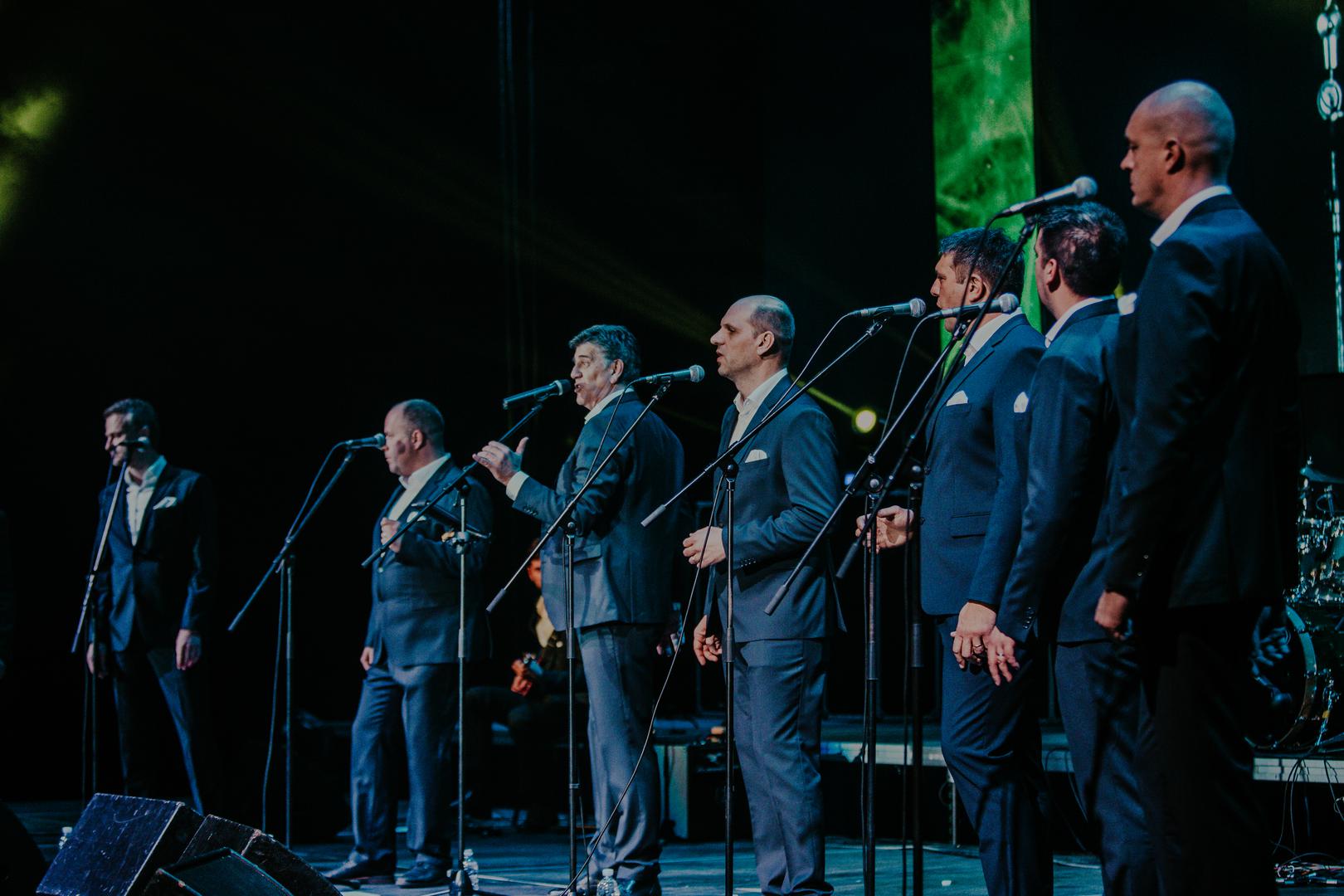 Sudeći po reakcijama svih prisutnih, sinoć je zaista Dalmacija ujedinjena u savršenoj sinergiji izvođača i publike, koja je tijekom cijelog koncerta pjevala s njima u sav glas.