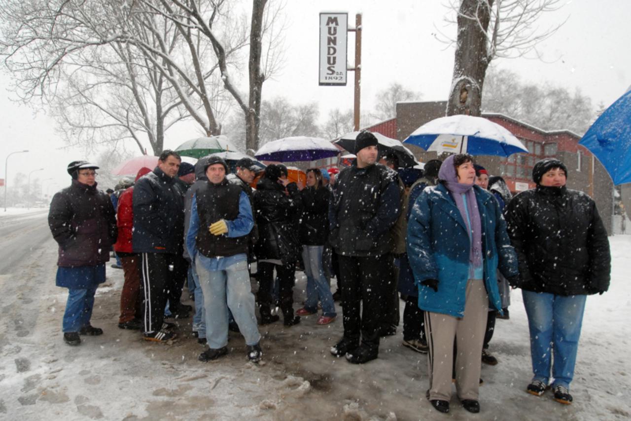 '01.12.2010. Ulica Mihovila Pavleka Miskine, Varazdin, Radnici tvrtke Mundus stupili su u strajk radi neisplacenih placa i putnih troskova Photo: Marko Jurinec/PIXSELL'