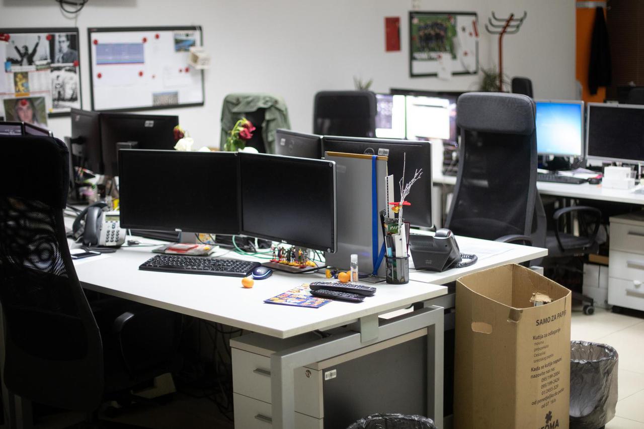 Prazan ured - brojni zaposlenici zbog koronavirusa rade od kuće