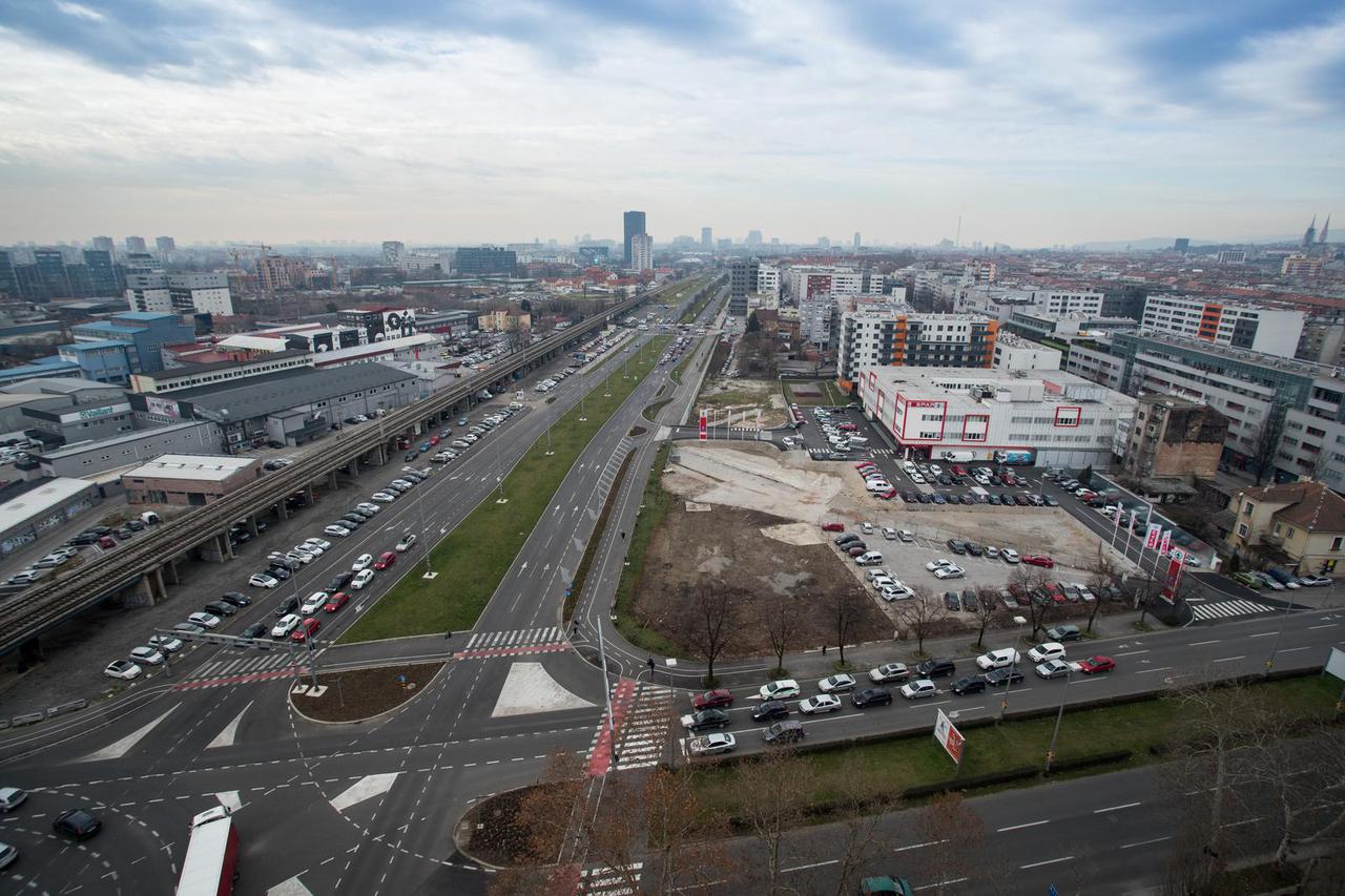 Panorama grada s terase nebodera u Heinzelovoj