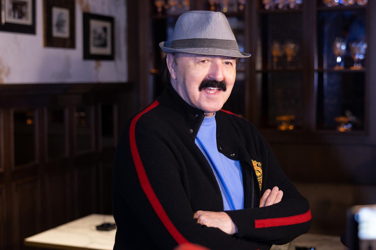 Beograd: Haris Džinović   proslavio je rođendan u restoranu Milošev konak, gdje je i pjevao