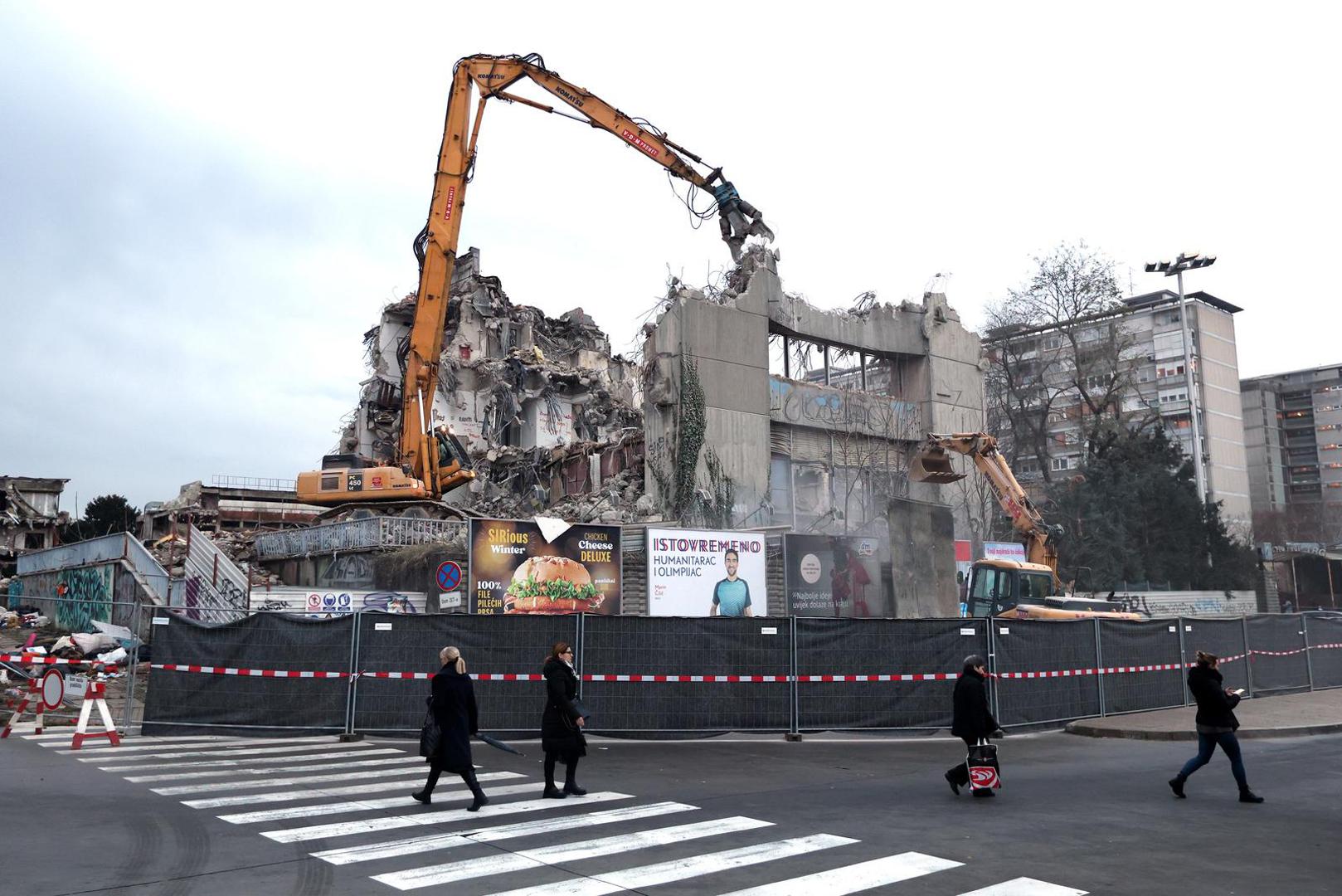 Nažalost, sjajno arhitektonsko ostvarenje druge polovice dvadesetog stoljeća, djelo čuvenog arhitekta Kazimira Ostrogovića više od desetljeća stajalo je zapušteno i propadalo.