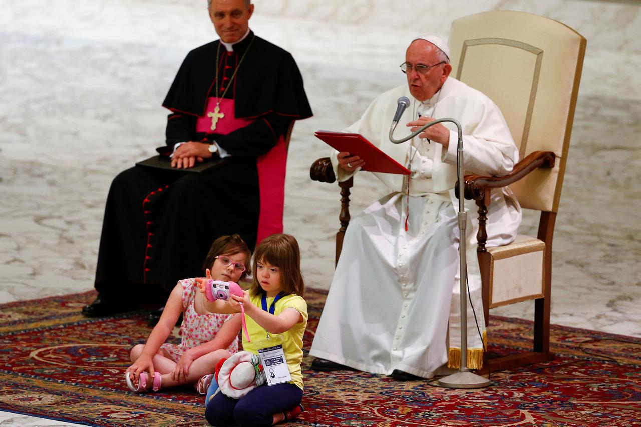 Papa Franjo: Crkva mora prihvatiti sve osobe