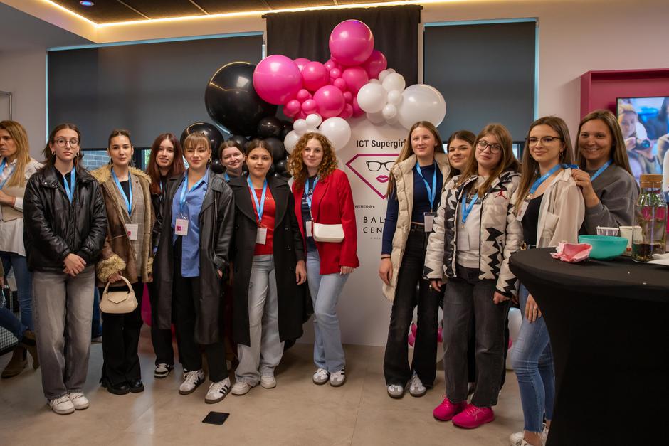 STEM Supergirls 2025