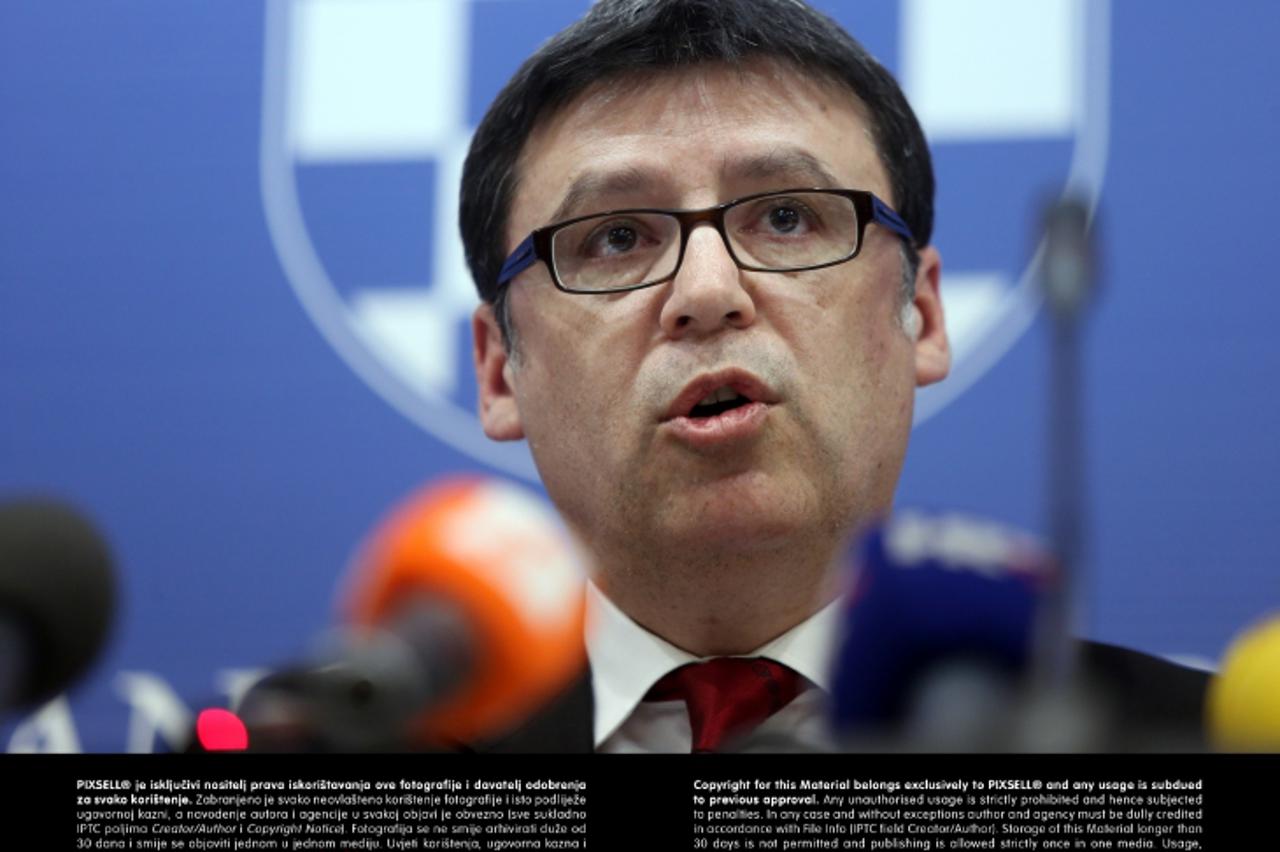 '22.05.2013., Zagreb - Izvanredna konferencija za medije ministra znanosti i obrazovanja Zeljka Jovanovica povodom odluke Ustavnog suda o ukidanju Kurikuluma.  Photo: Robert Anic/PIXSELL'