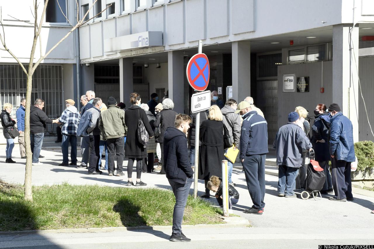 Sisak: Gužve za predaju zahtjeva za obnovu potresom oštećenih objekata