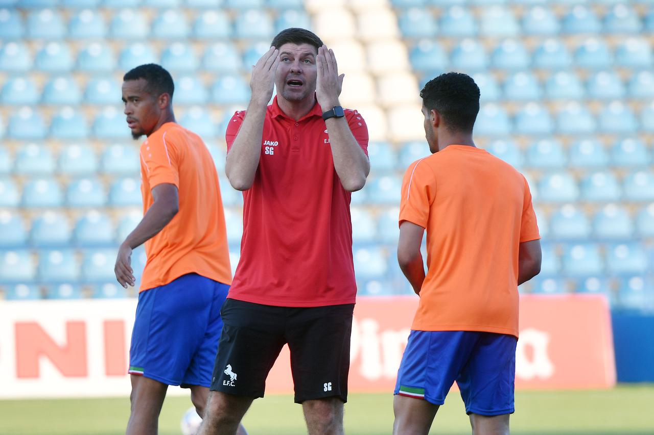Stevan Gerrard trener Al Ettifaqa na zagrijavanju uoči prijateljske utakmice sa NK Varaždin 