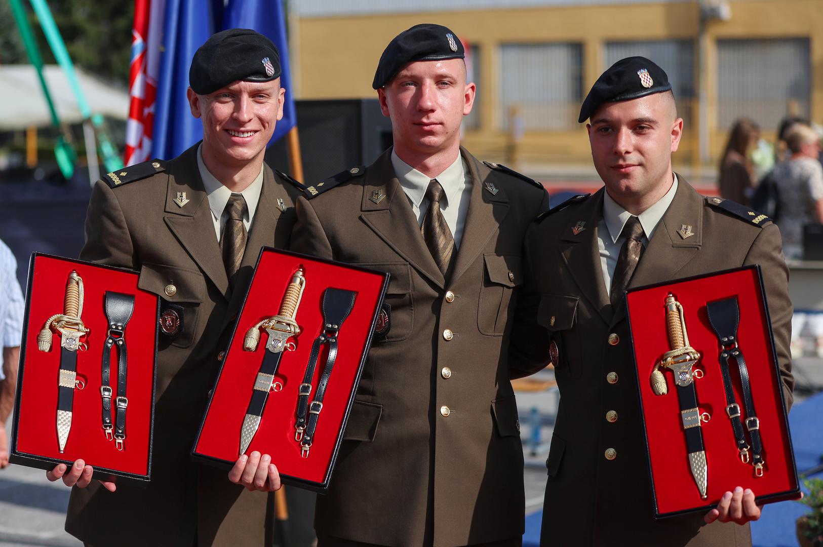 Obratio im se i ministar obrane Ivan Anušić. 