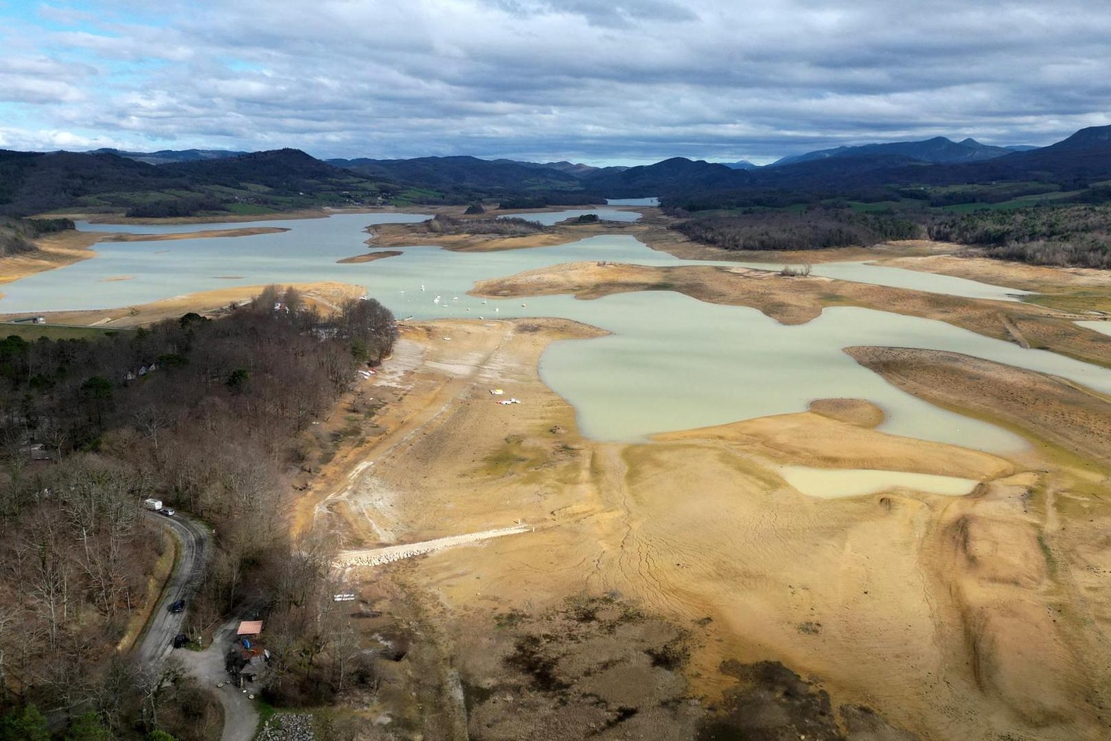 A view shows the partially dry Lake Montbel at the foot of the Pyrenees Mountains as France faces records winter dry spell raising fears of another summer of droughts and water restrictions, March 15, 2023. REUTERS/Sarah Meyssonnier     TPX IMAGES OF THE DAY Photo: Sarah Meyssonnier/REUTERS