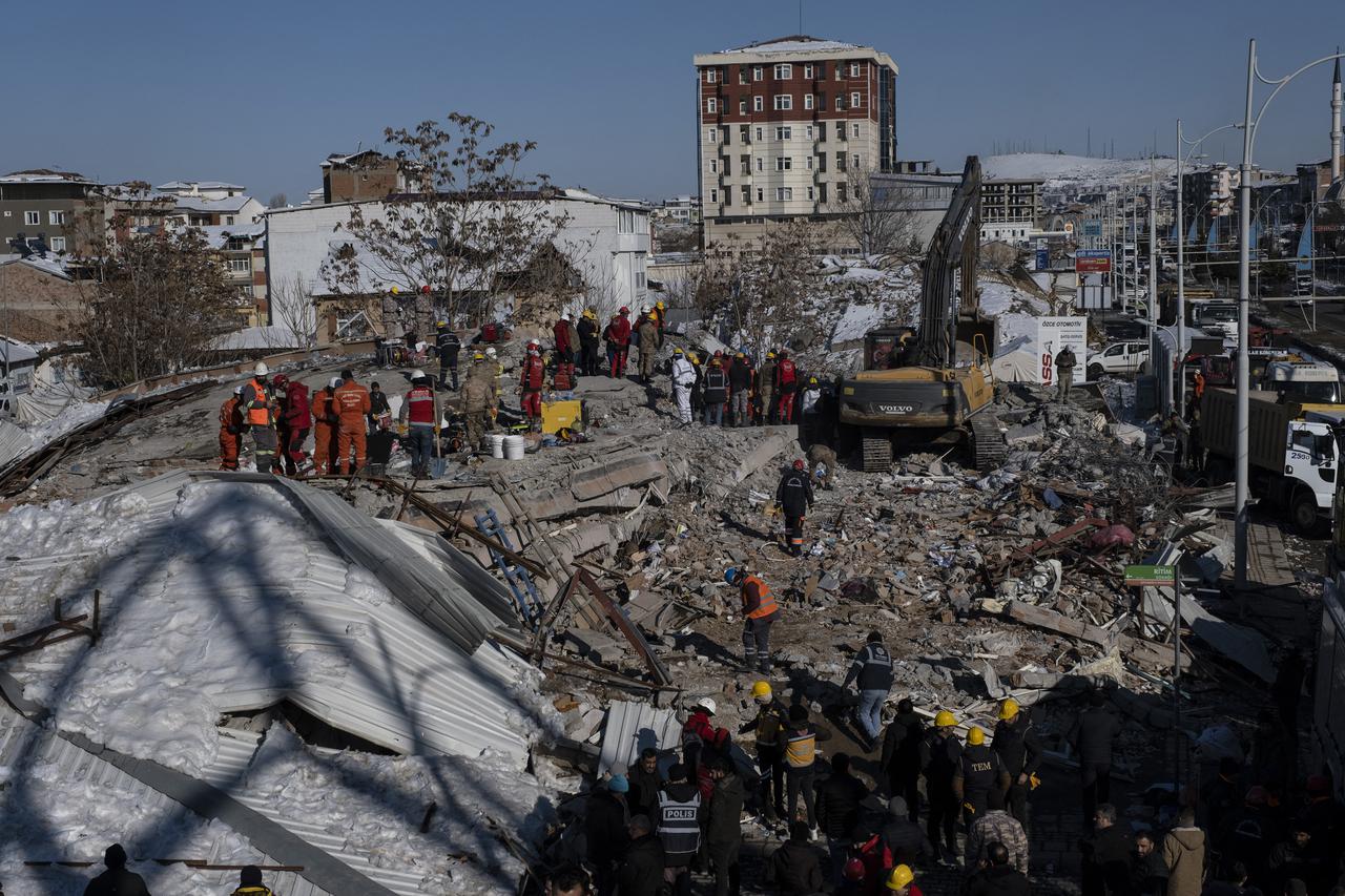 Quake Toll Tops 20,000 - Turkey