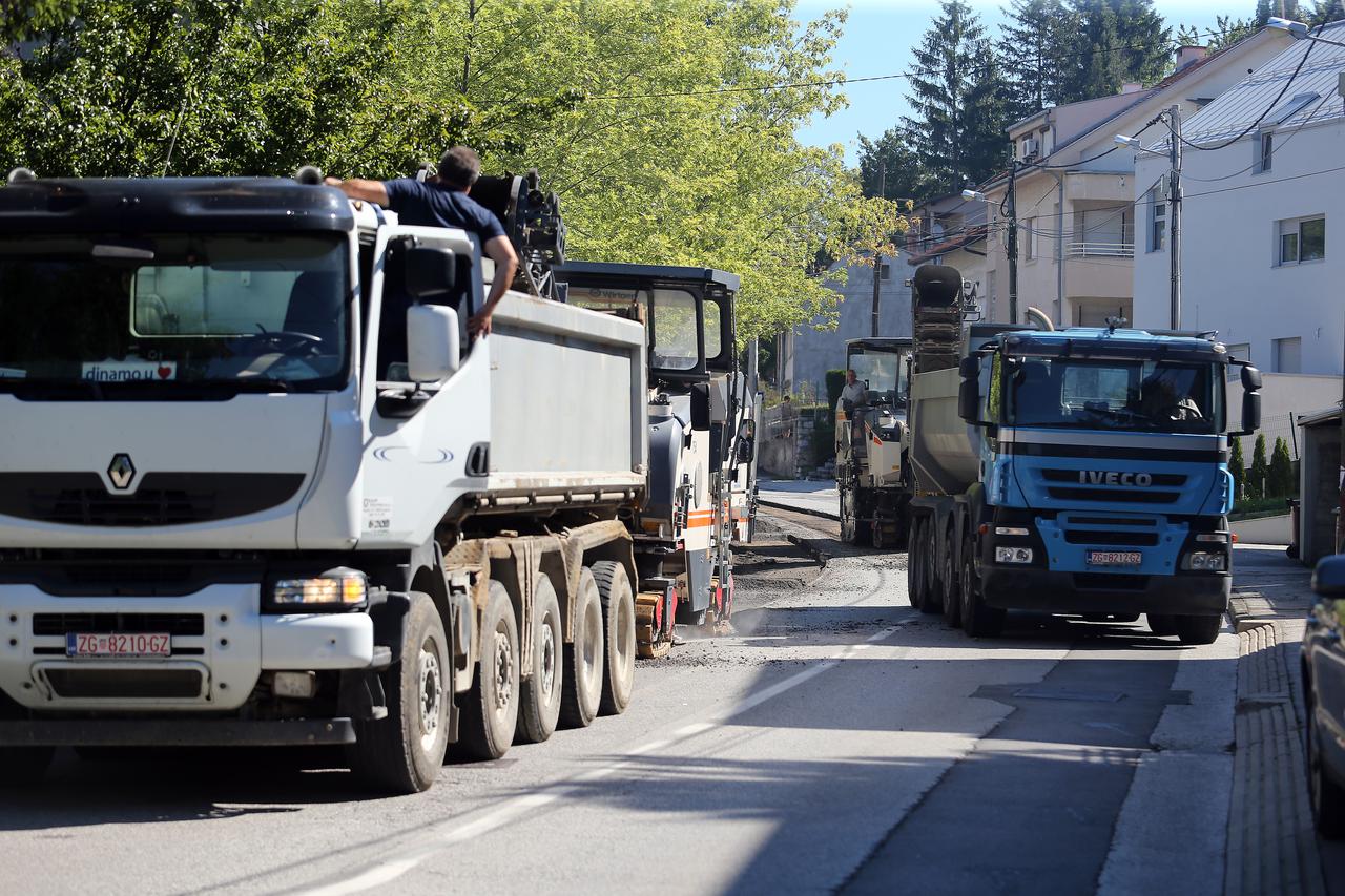 Zagreb: Počeli radovi na uređenju kolnika Gračanske ceste