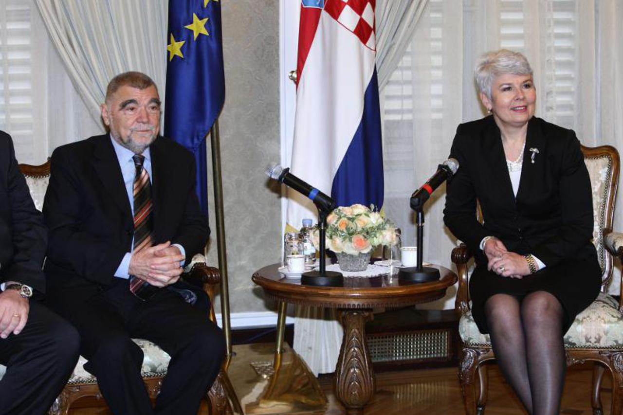 sastanak mesić i ostali 