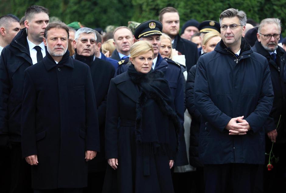 Brojna izaslanstva na Memorijalnom groblju položila vijence