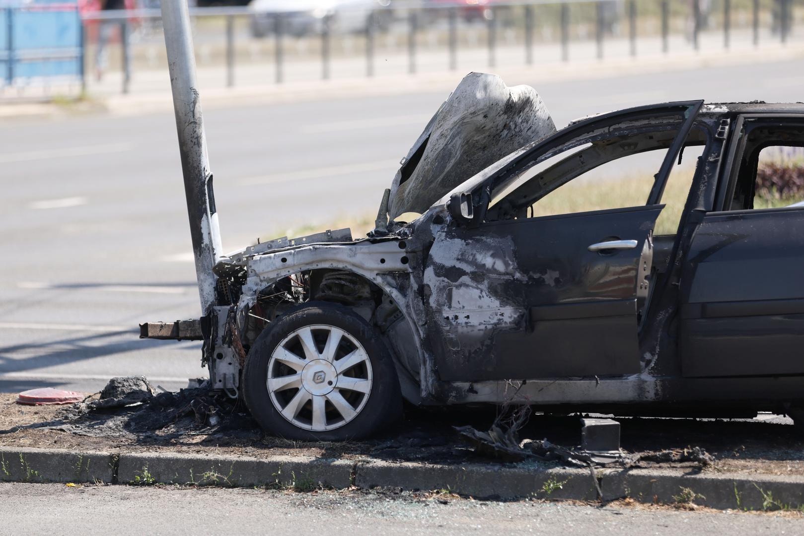 Zasad nije poznato što je uzrokovalo požar niti je li u incidentu bilo ozlijeđenih osoba.

