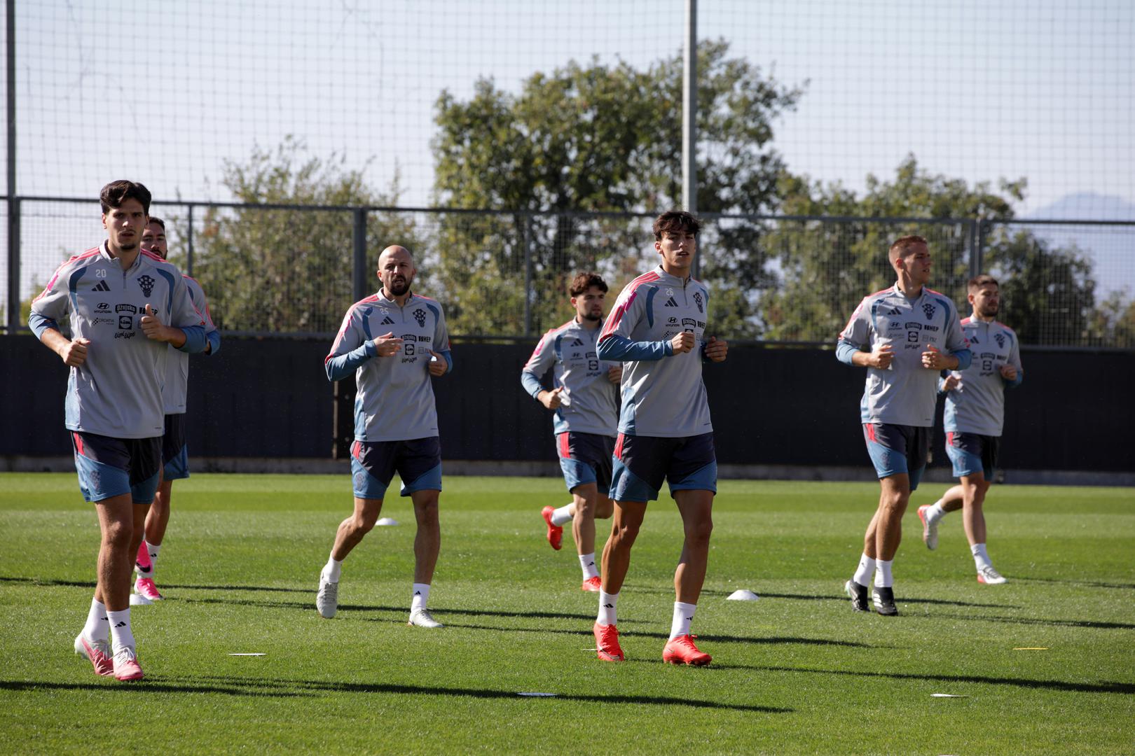 Na treningu su sudjelovali Kotarski, Pandur, Pongračić, Šutalo, Jakić, Mišić, Luka Sučić, Majer, Marco Pašalić, Mario Pašalić, Vlašić, Baturina, Kramarić, Musa, Matanović, Beljo, Smolčić i Budimir.