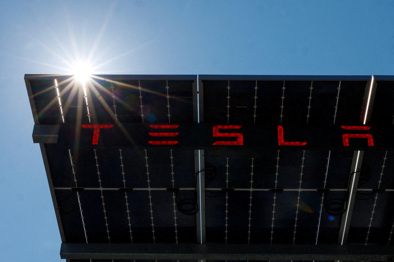 Solar powered Tesla supercharger in California