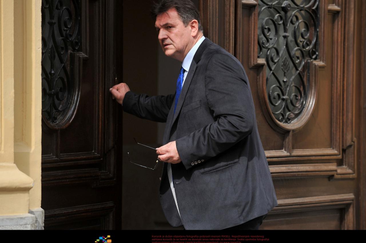 '30.03.2010., Zagreb - Saborski zastupnik i predsjednik HNS-a Radimir Cacic ulazi u gradsku skupstinu. Photo: Antonio Bronic/PIXSELL'