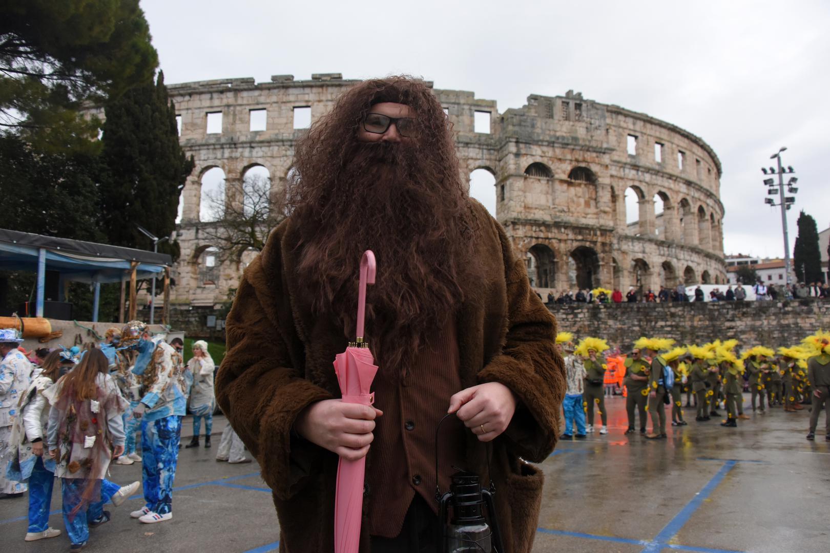 Fotografirao se ispred pulske Arene. 