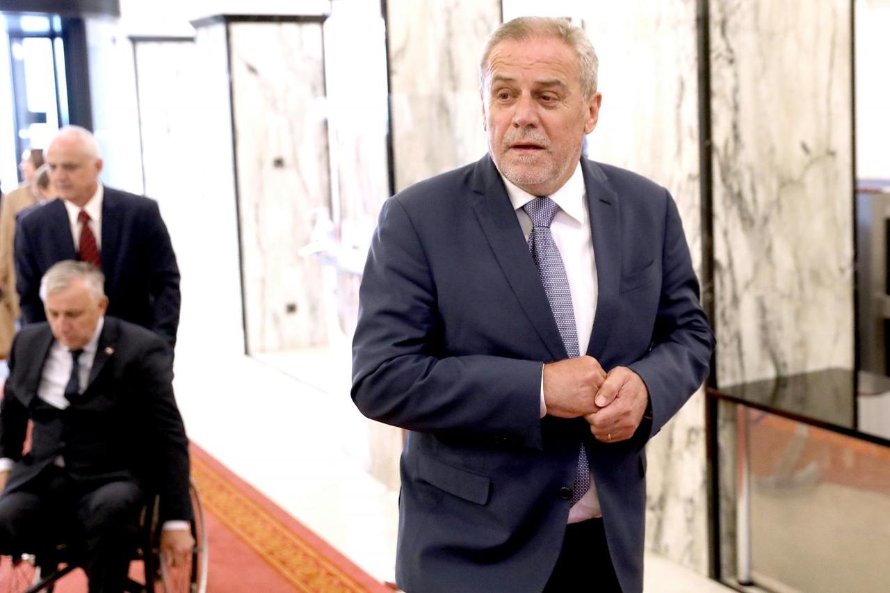 Zagreb: Milan Bandić predao liste za parlamentarne izbore