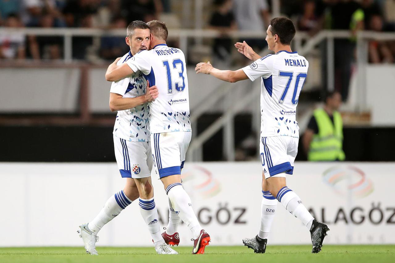 Slavlje Dinamovih igrača nakon  pogotka Ademija