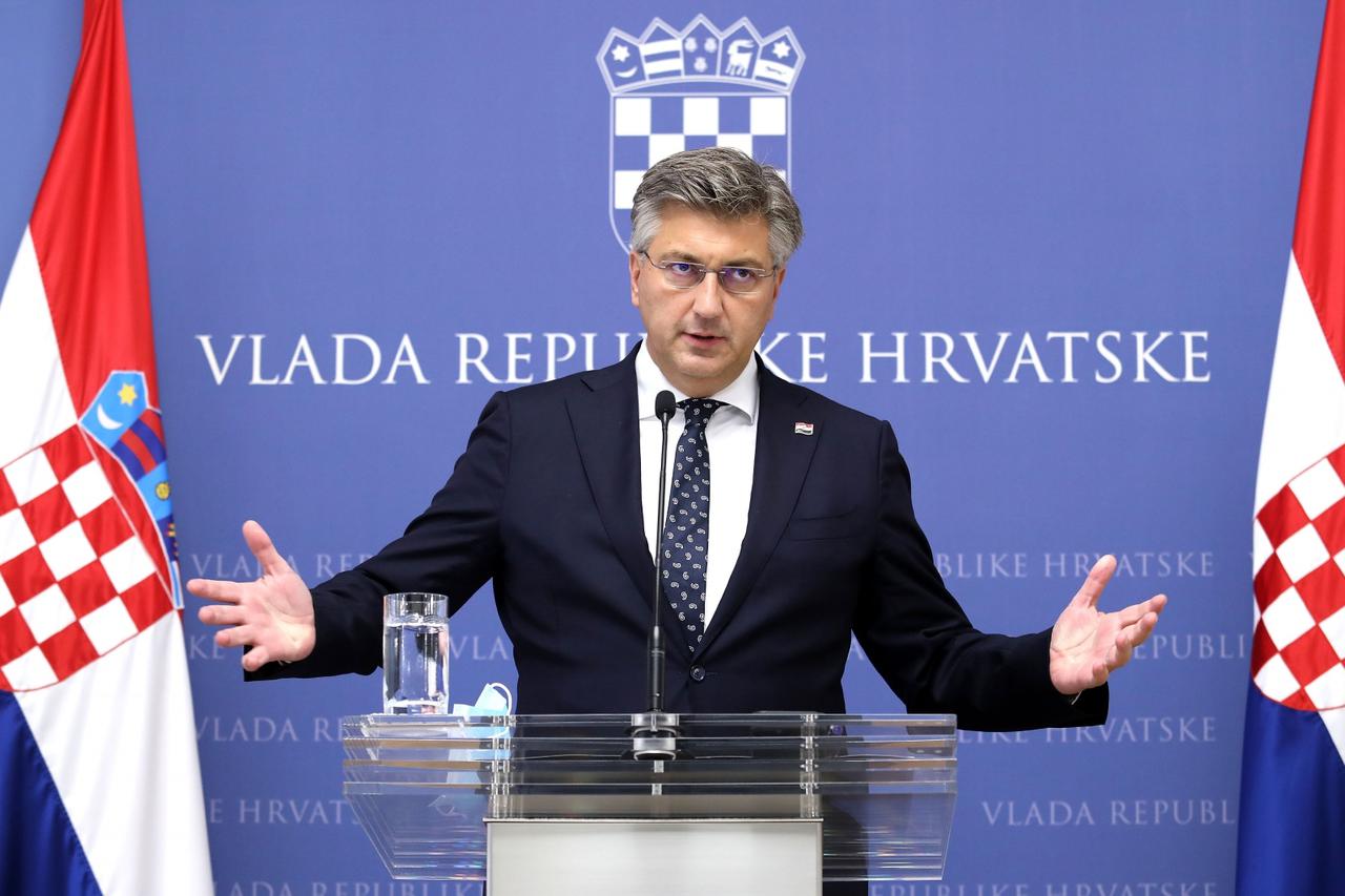 Zagreb: Andrej Plenković dao izjavu medijima nakon sjednice Znanstvenog savjeta